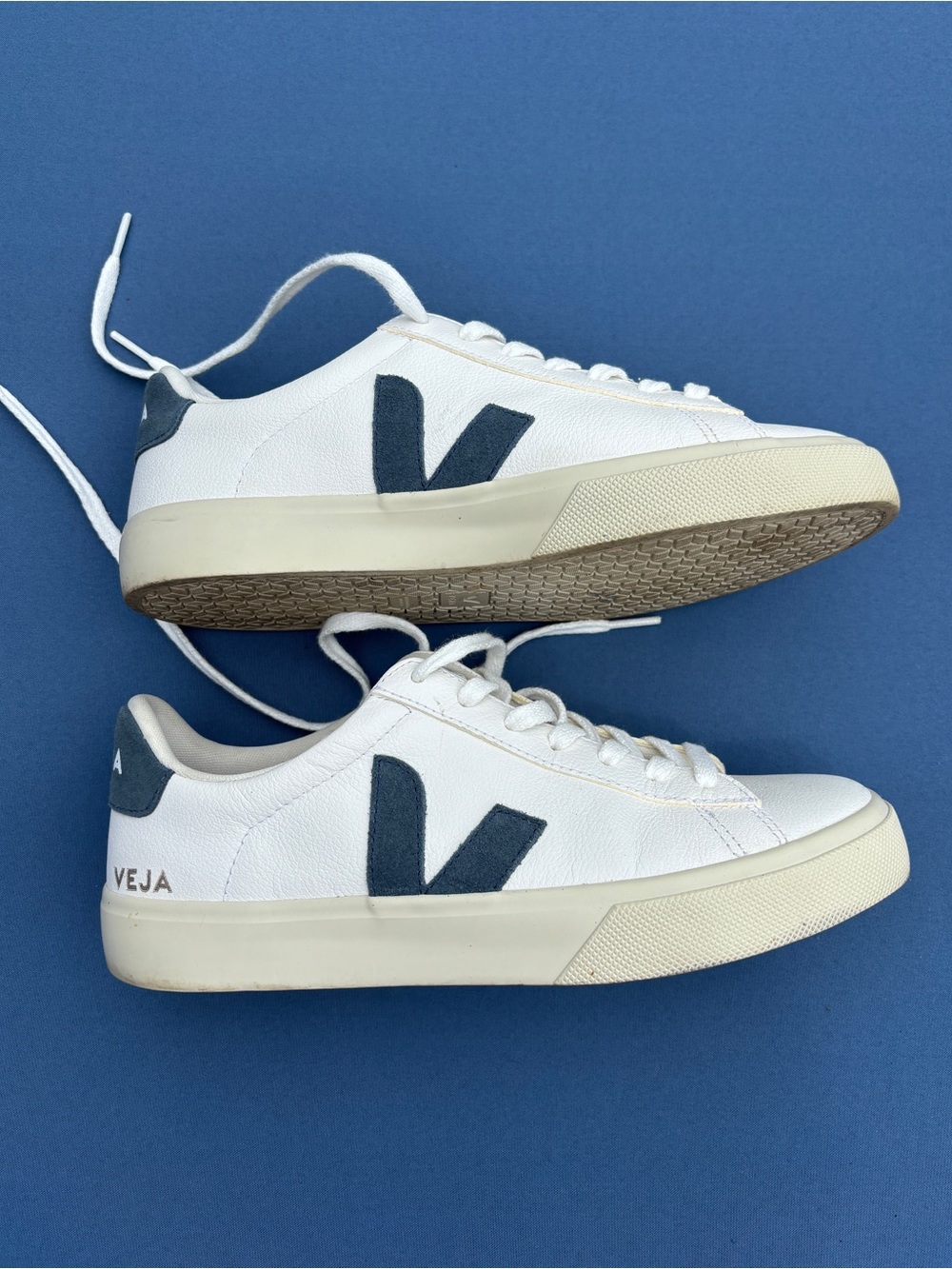 Veja Classic Campo Sneaker - Picture 2 of 6